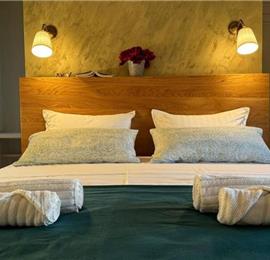 2 bedroom villa with heated pool & tennis court near Zadar, sleeps 4